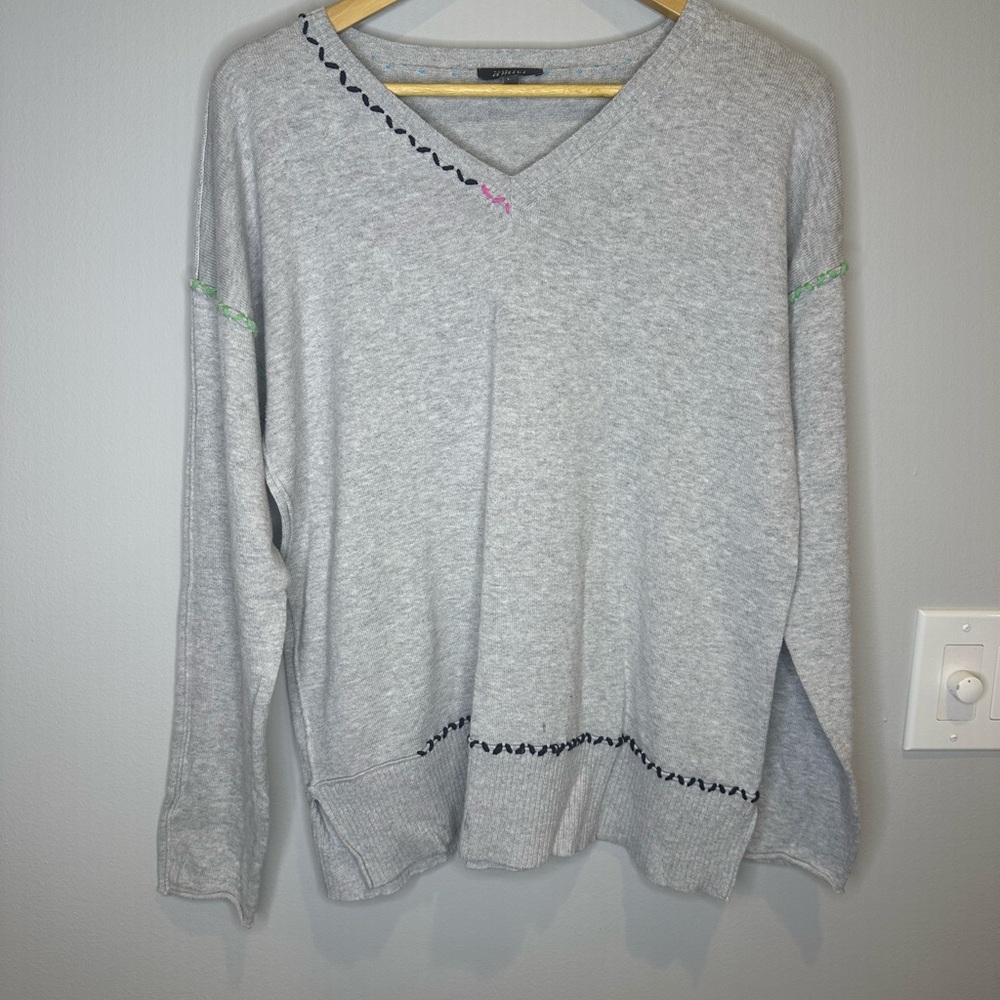 Women’s L Elegant‎ Gray Sweater with Embroidered Details
